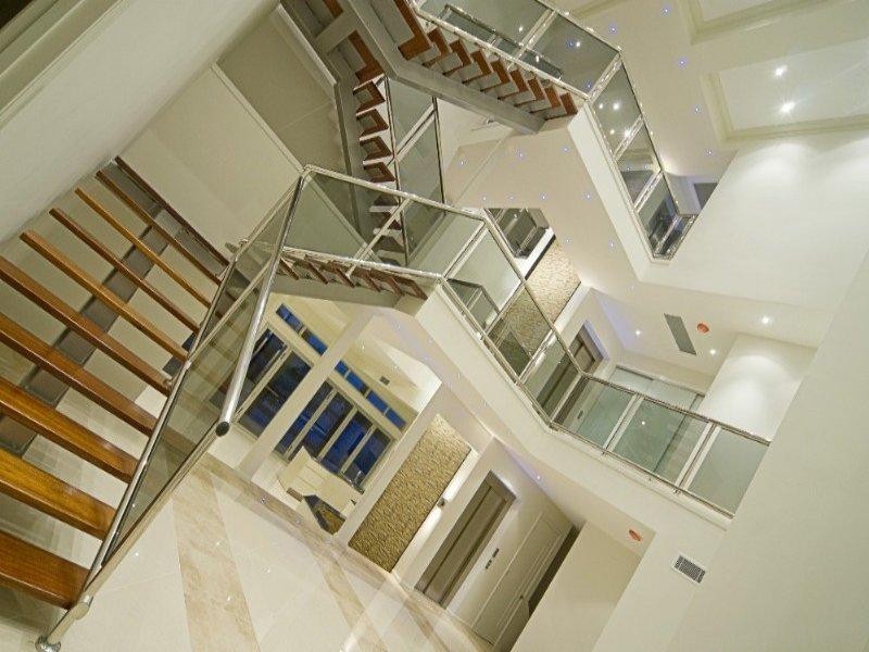 32 Knightsbridge Pde West, Paradise Point QLD 4216