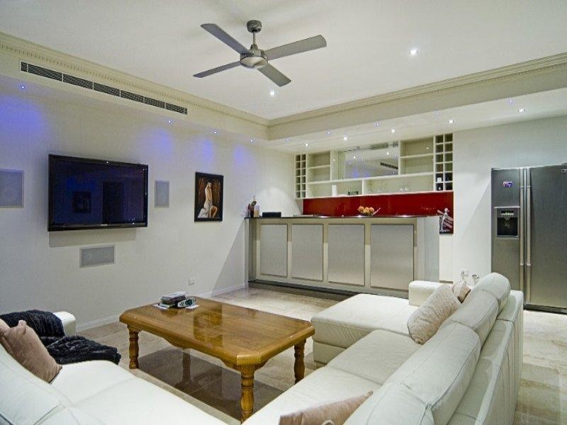 32 Knightsbridge Pde West, Paradise Point QLD 4216