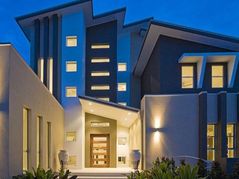 32 Knightsbridge Pde West, Paradise Point QLD 4216