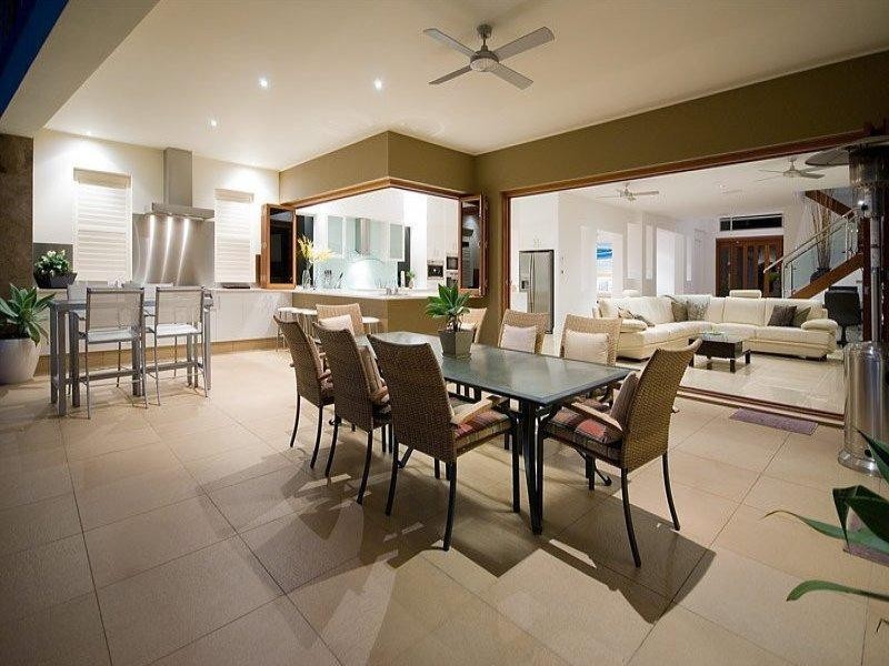 8 Royal Albert Crescent, Paradise Point QLD 4216