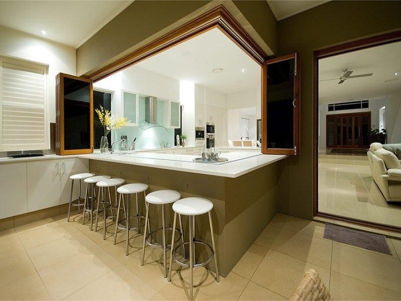 8 Royal Albert Crescent, Paradise Point QLD 4216