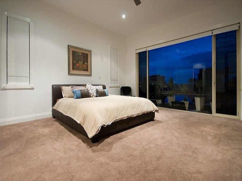 8 Royal Albert Crescent, Paradise Point QLD 4216