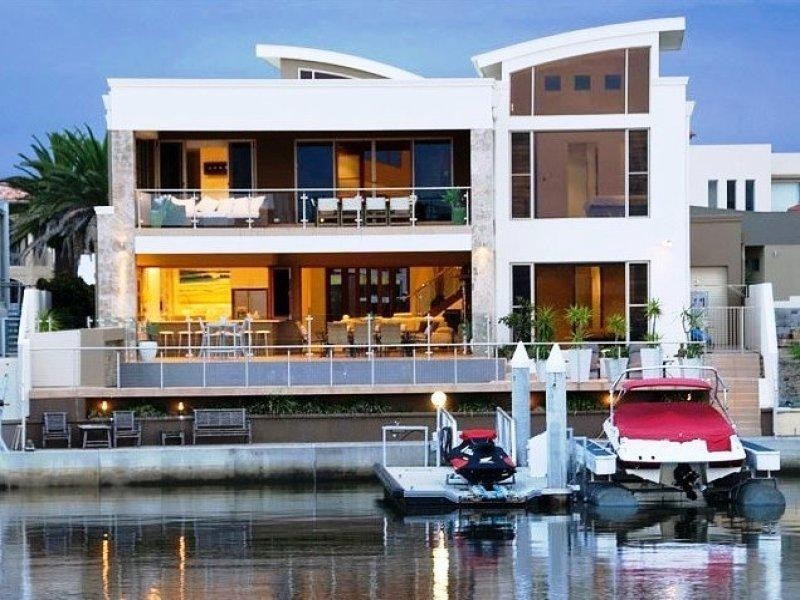 8 Royal Albert Crescent, Paradise Point QLD 4216