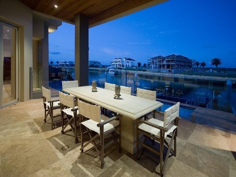 42 Royal Albert Crescent, Paradise Point QLD 4216