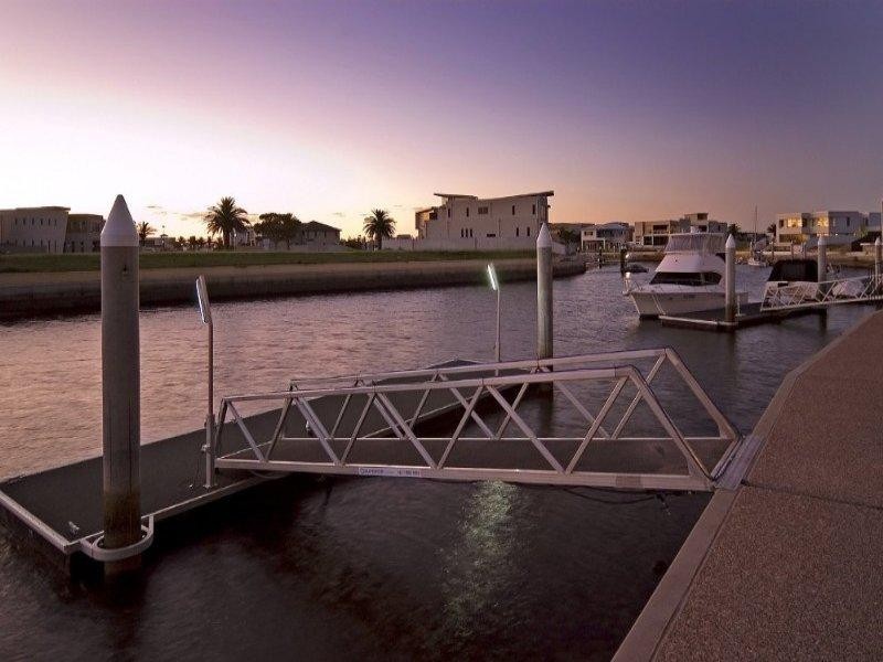 49 Knightsbridge Pde East, Paradise Point QLD 4216