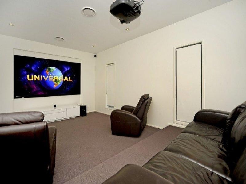 8206 Magnolia Drive West, Hope Island QLD 4212