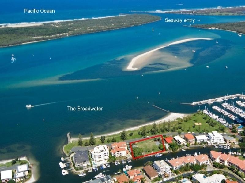 20 Oatland Esplanade, Runaway Bay QLD 4216