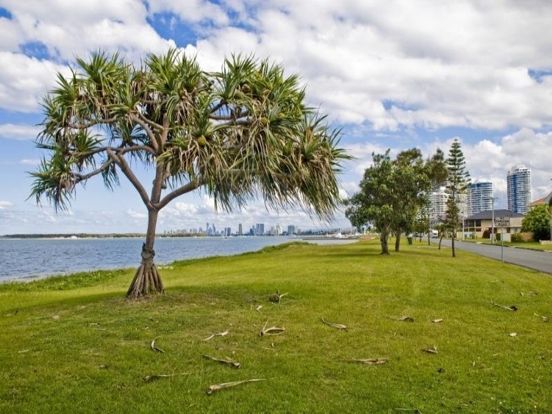 18 Anglers Esplanade, Runaway Bay QLD 4216