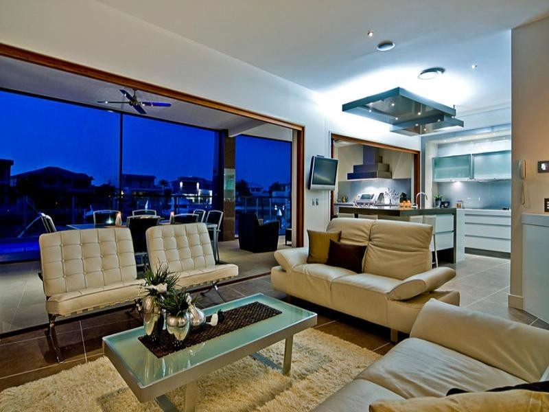 14 King Charles Drive, Paradise Point QLD 4216