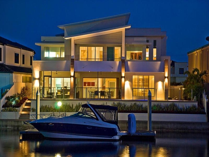 14 King Charles Drive, Paradise Point QLD 4216