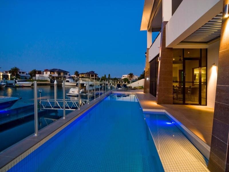 14 King Charles Drive, Paradise Point QLD 4216