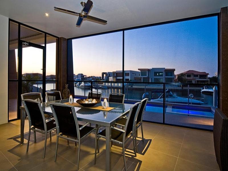 14 King Charles Drive, Paradise Point QLD 4216