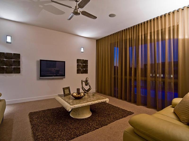 14 King Charles Drive, Paradise Point QLD 4216