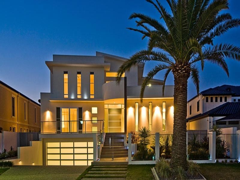 14 King Charles Drive, Paradise Point QLD 4216