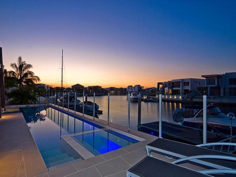 14 King Charles Drive, Paradise Point QLD 4216