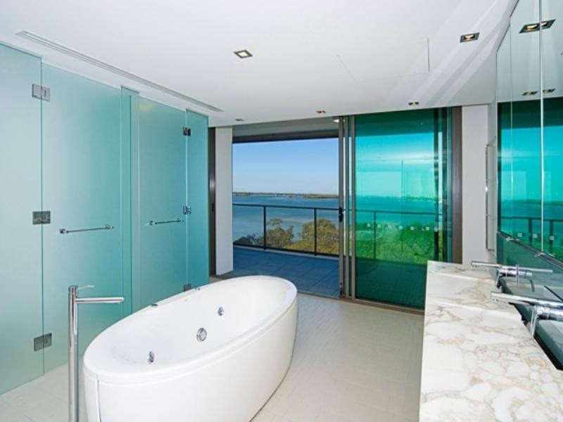 Paradise Point QLD 4216