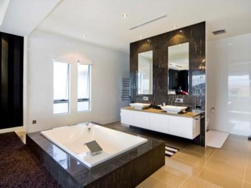 74 Royal Albert Crescent, Paradise Point QLD 4216