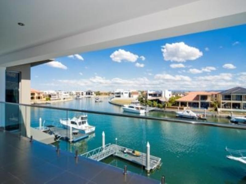 74 Royal Albert Crescent, Paradise Point QLD 4216