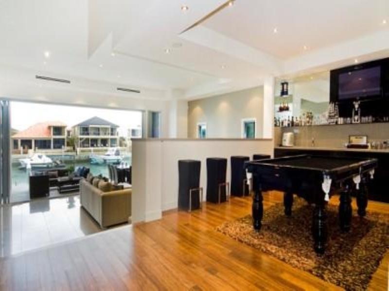 74 Royal Albert Crescent, Paradise Point QLD 4216