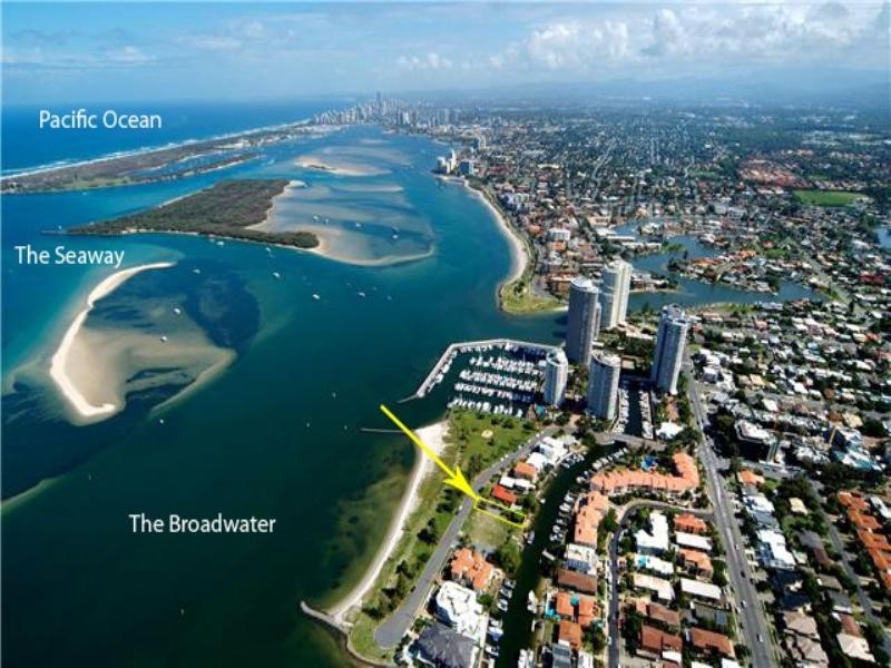 20 Oatland Esplanade, Runaway Bay QLD 4216