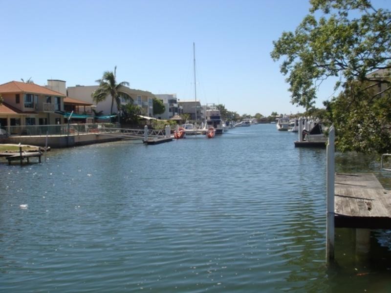 20 Oatland Esplanade, Runaway Bay QLD 4216