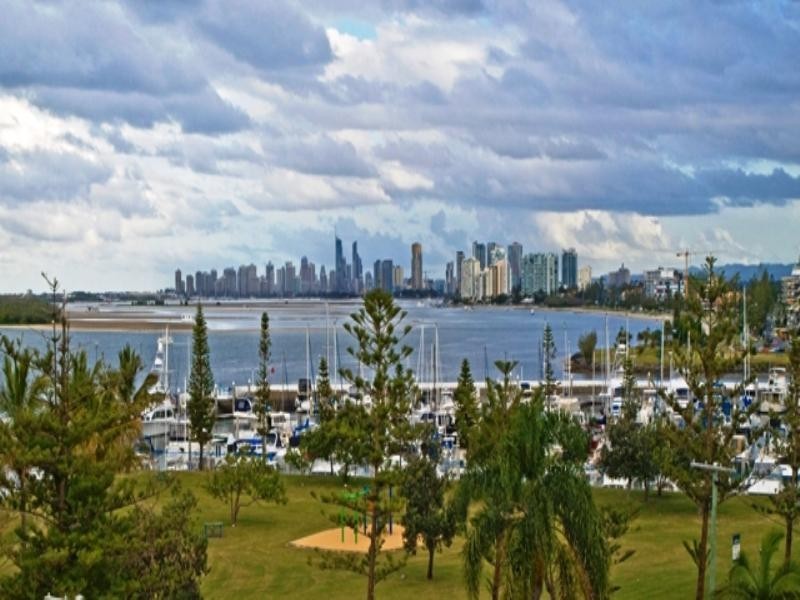 20 Oatland Esplanade, Runaway Bay QLD 4216