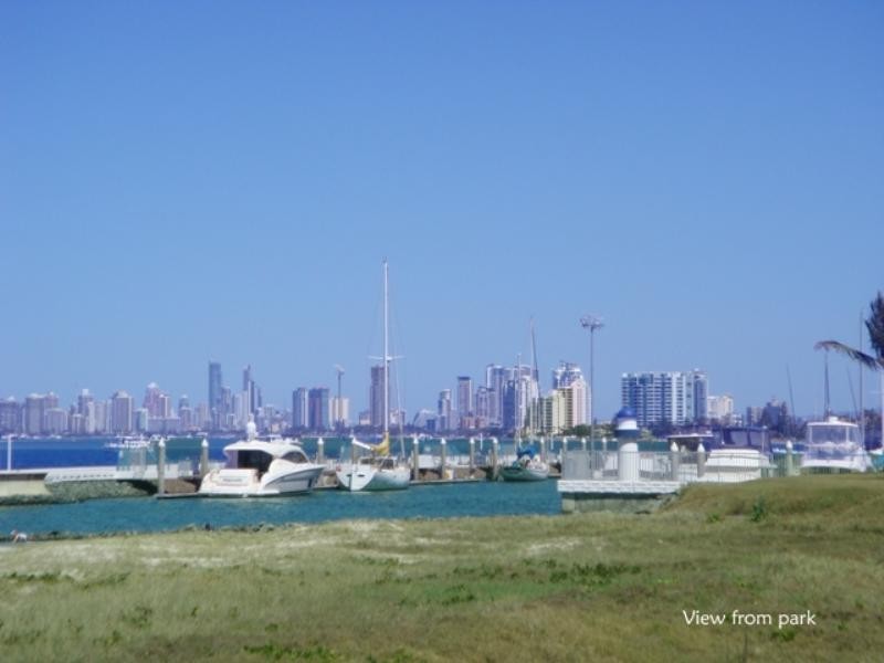 20 Oatland Esplanade, Runaway Bay QLD 4216