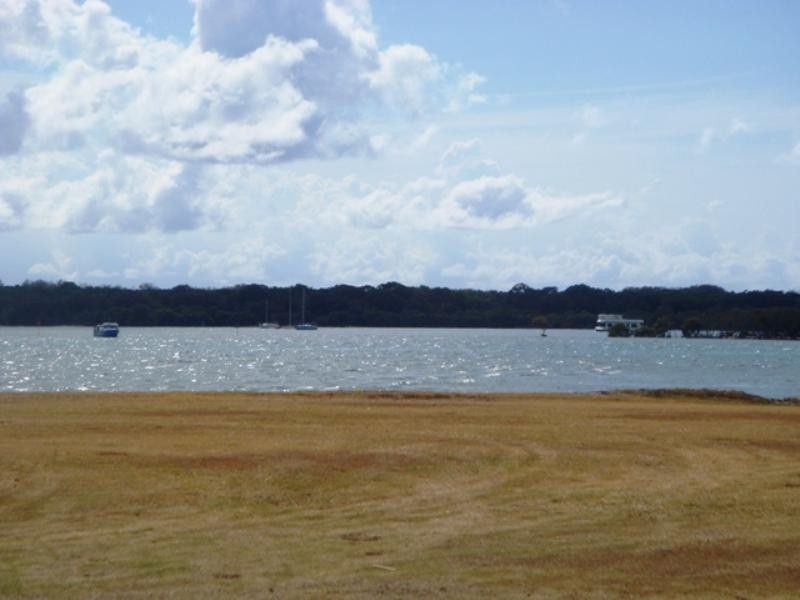 51 Knightsbridge Parade East, Paradise Point QLD 4216