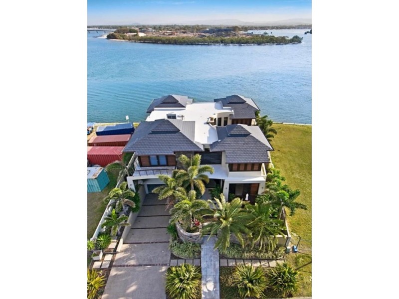 34 Hampton Court, Sovereign Islands QLD 4216