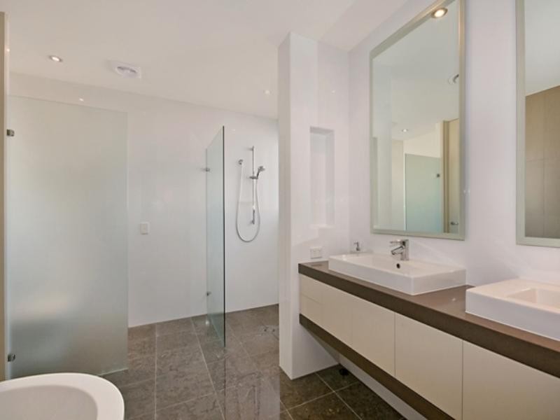 34 Hampton Court, Sovereign Islands QLD 4216