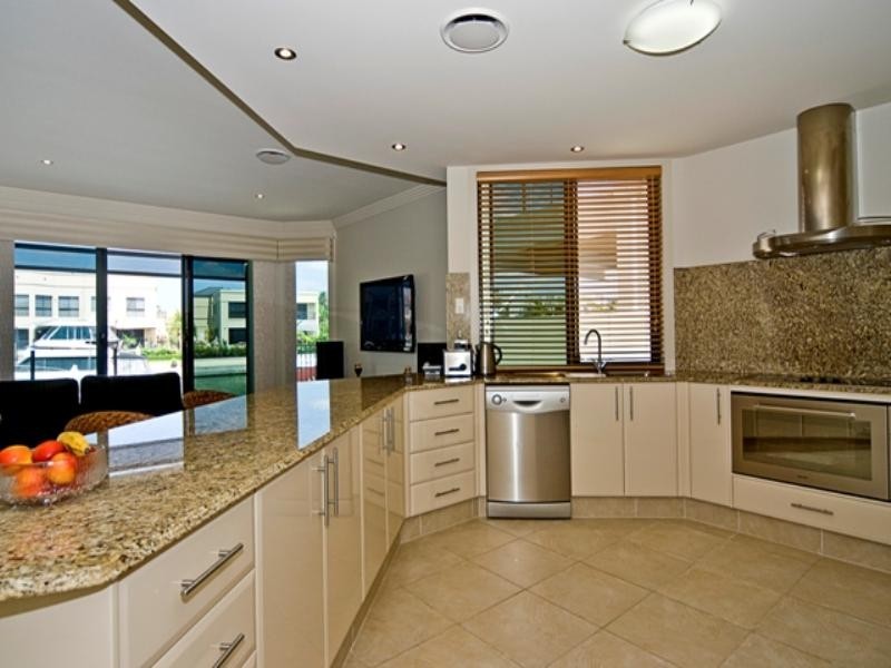 Paradise Point QLD 4216