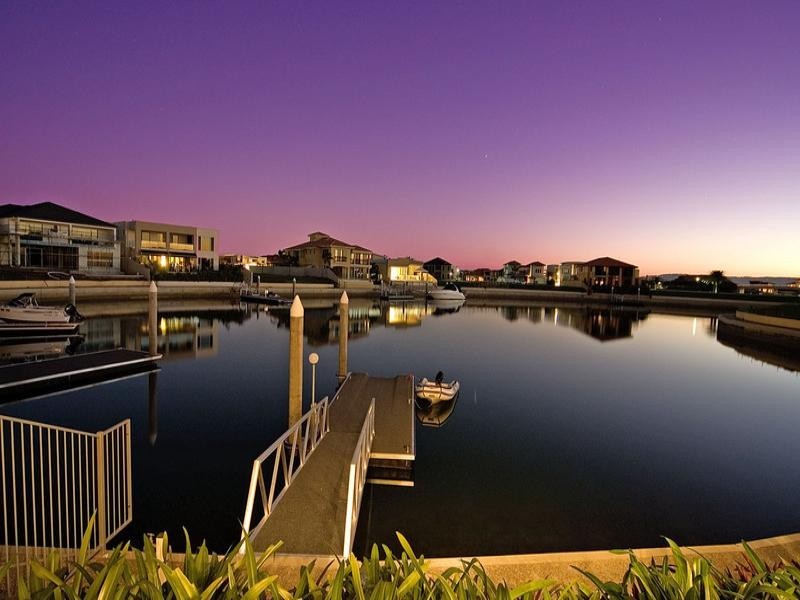 25 Royal Albert Crescent, Paradise Point QLD 4216