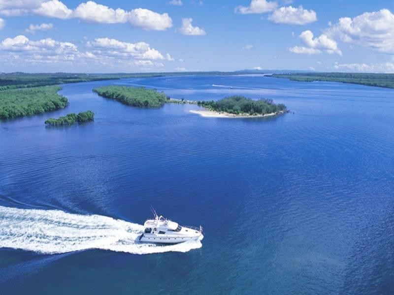 10-12 Queen Guineveres Place, Paradise Point QLD 4216