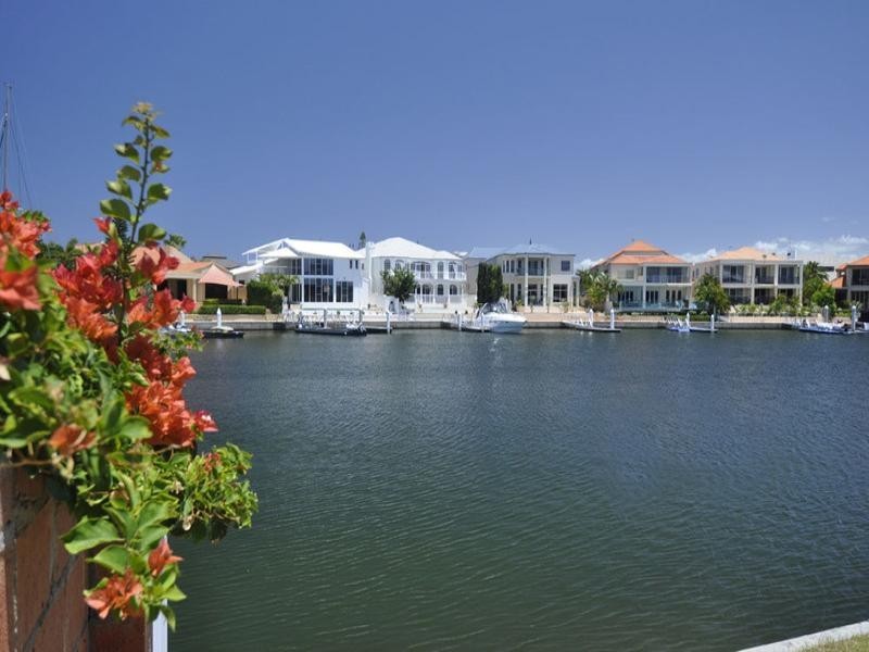 10-12 Queen Guineveres Place, Paradise Point QLD 4216