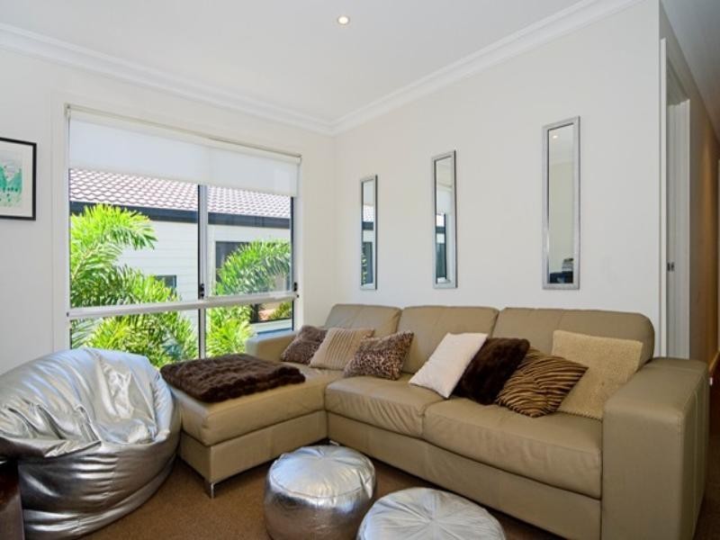 1/7 Rouen Avenue, Paradise Point QLD 4216