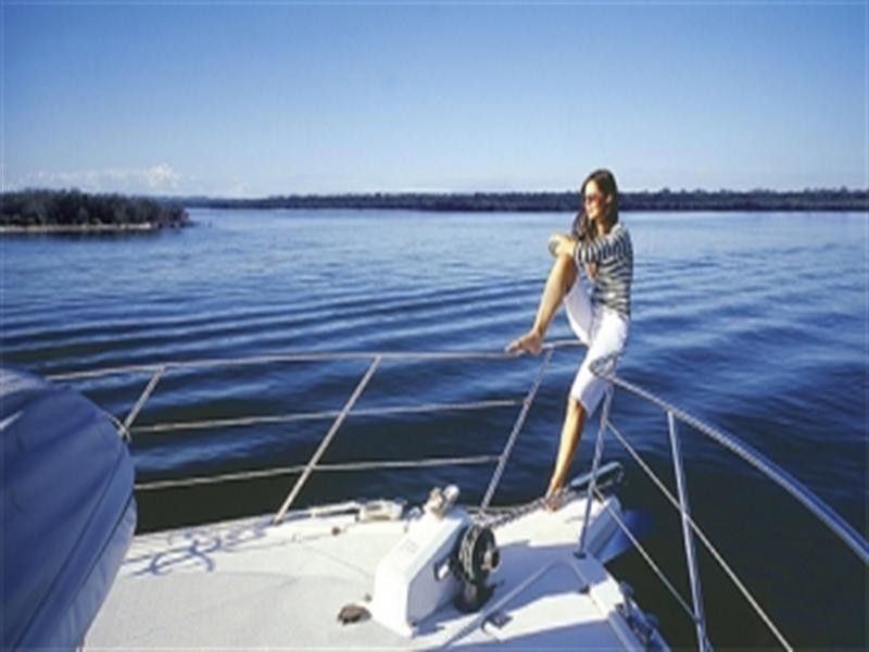 6 Knightsbridge Parade East, Sovereign Islands QLD 4216