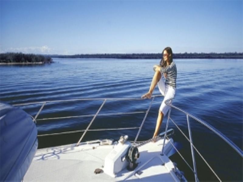 21 Knightsbridge Parade East, Paradise Point QLD 4216