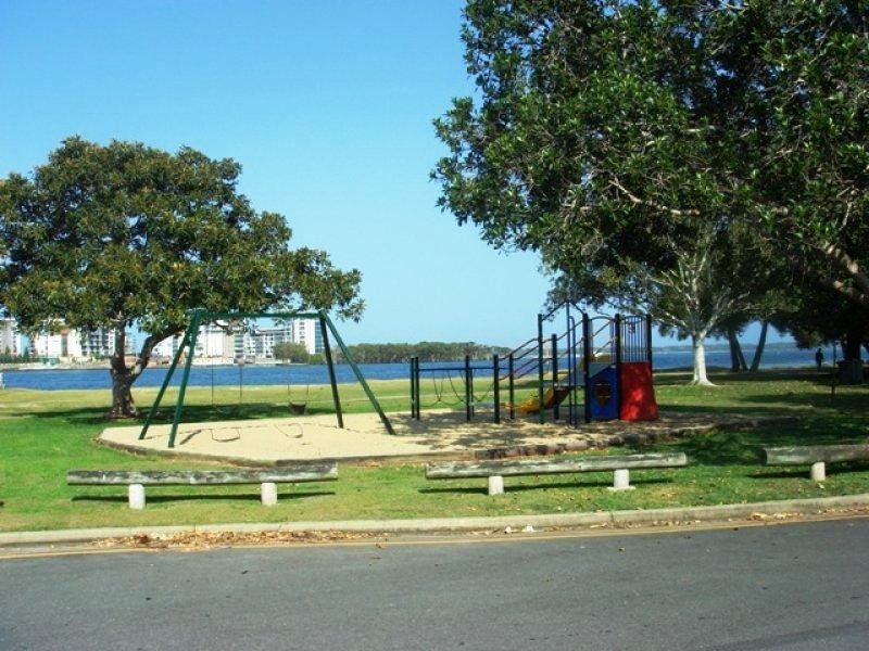 4/59 Errol Avenue, Paradise Point QLD 4216