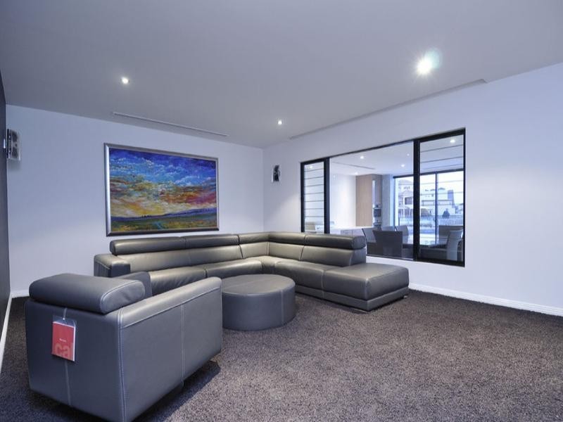 26 Hampton Court, Paradise Point QLD 4216