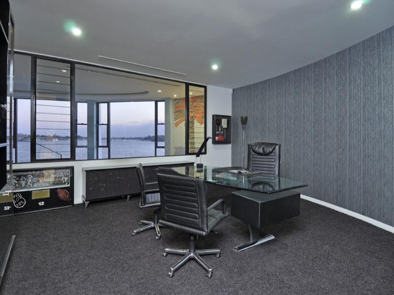 26 Hampton Court, Paradise Point QLD 4216