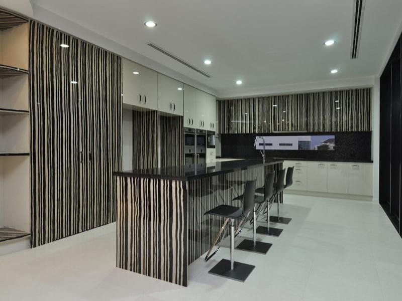 26 Hampton Court, Paradise Point QLD 4216