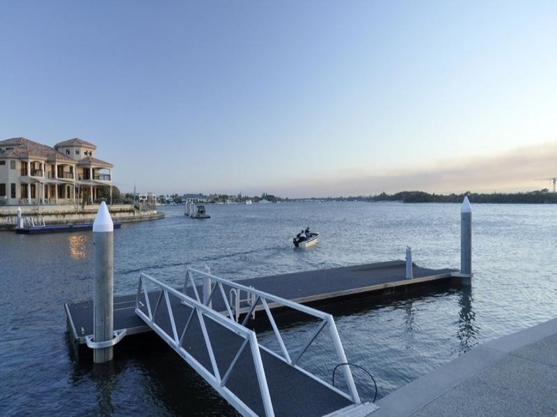 26 Hampton Court, Paradise Point QLD 4216