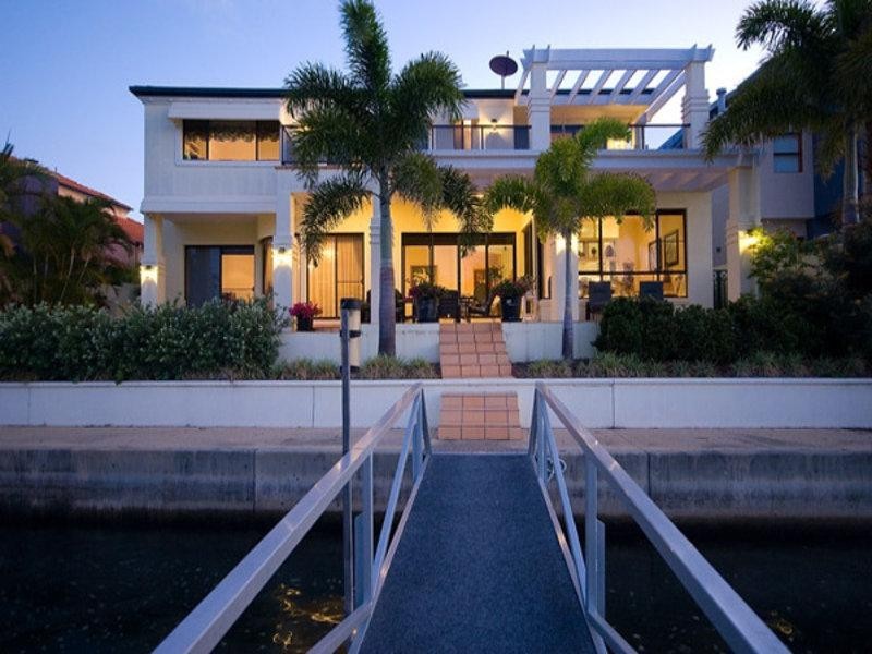 7 The Peninsula, Sovereign Islands QLD 4216