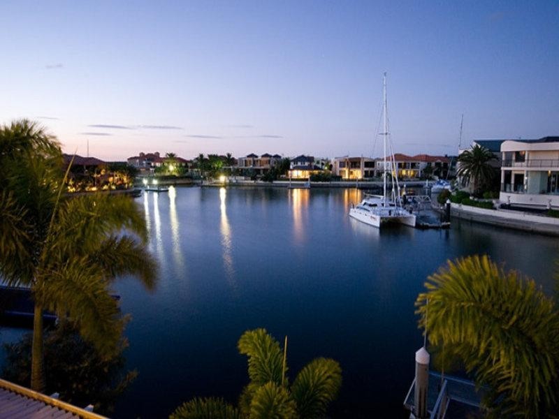 7 The Peninsula, Sovereign Islands QLD 4216