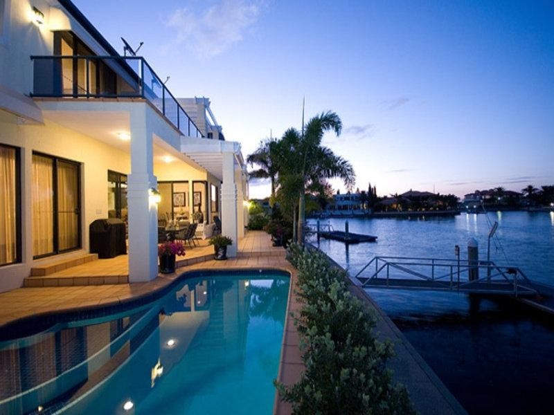 7 The Peninsula, Sovereign Islands QLD 4216