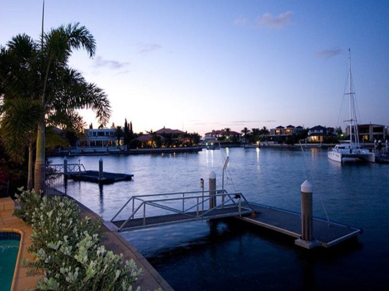 7 The Peninsula, Sovereign Islands QLD 4216