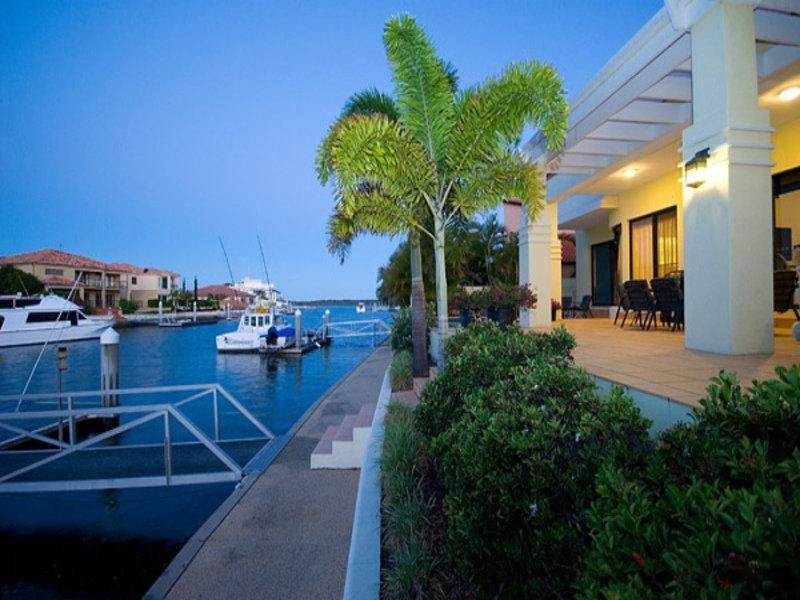7 The Peninsula, Sovereign Islands QLD 4216