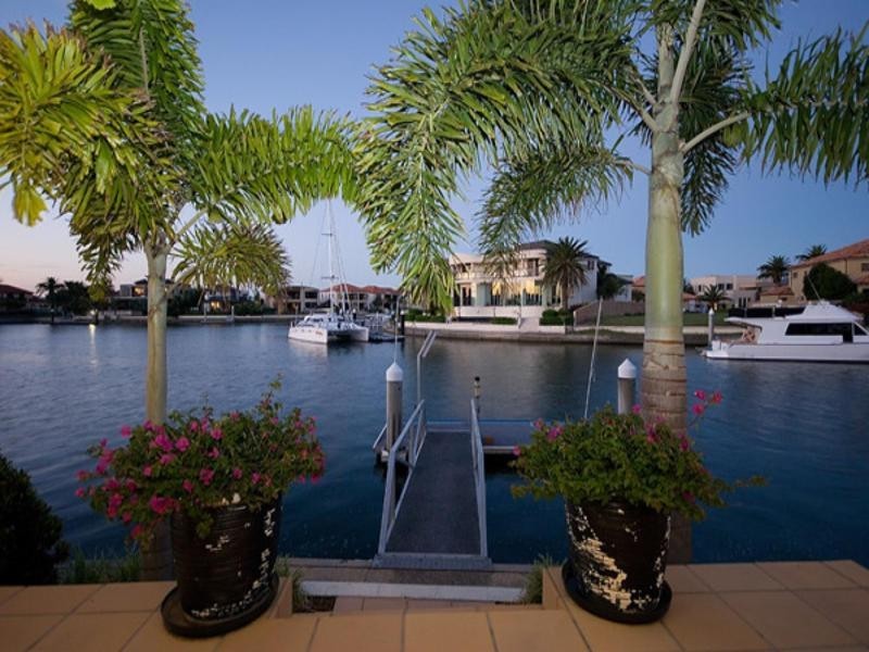 7 The Peninsula, Sovereign Islands QLD 4216