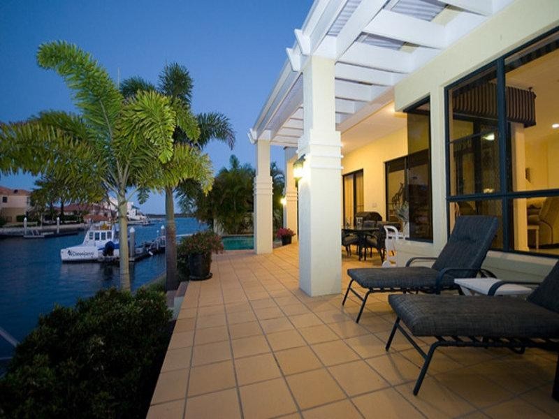 7 The Peninsula, Sovereign Islands QLD 4216