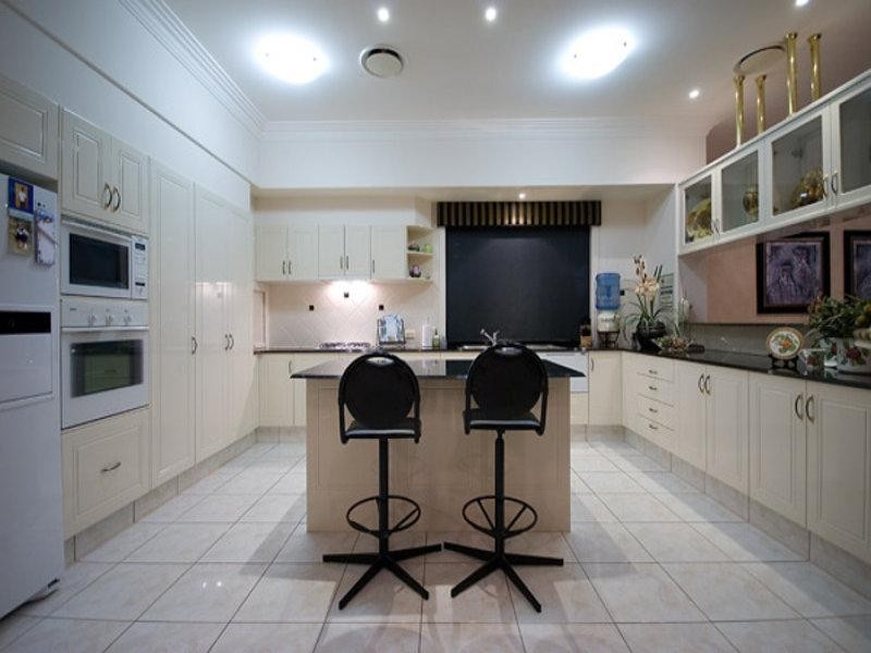 7 The Peninsula, Sovereign Islands QLD 4216